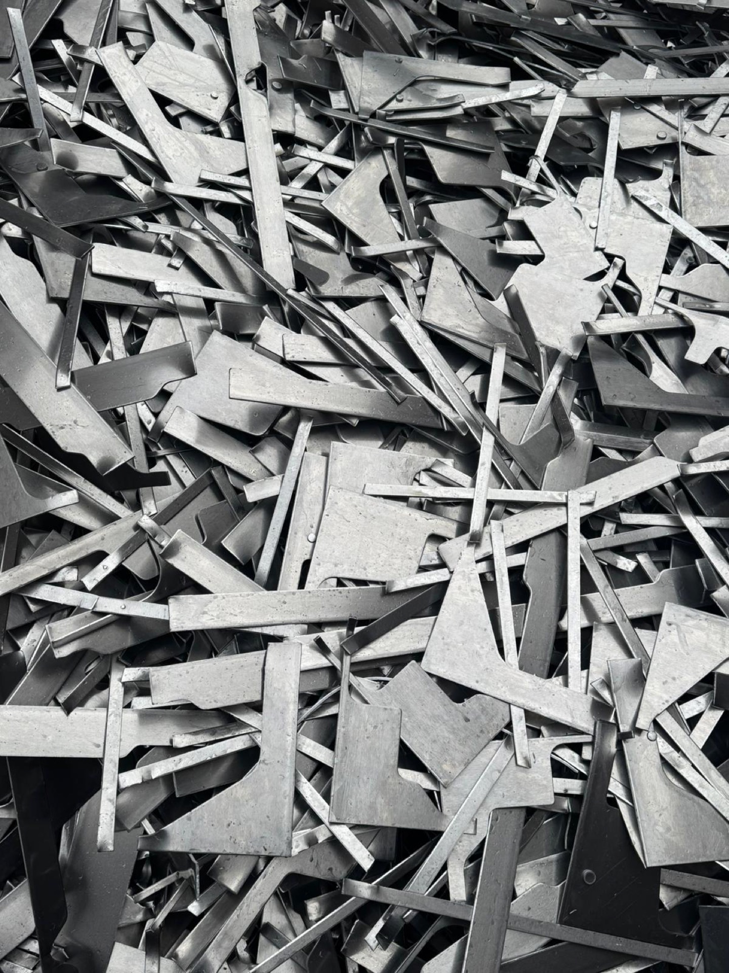 Aluminium scrap – loose pieces ready for collection